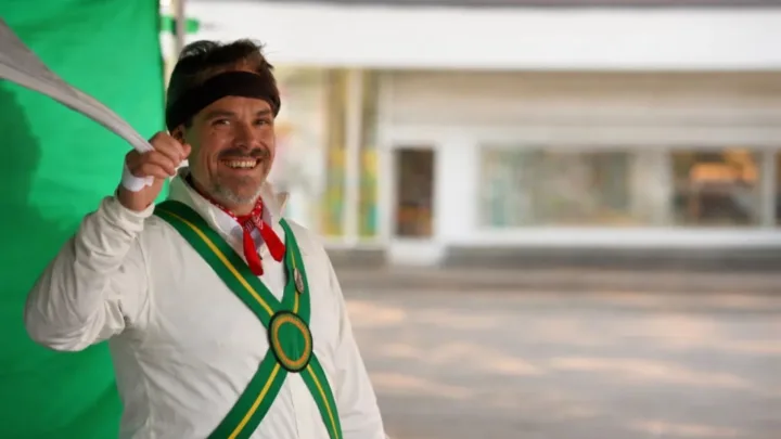Morris dancer attempts 200-mile Thames Path world record challenge