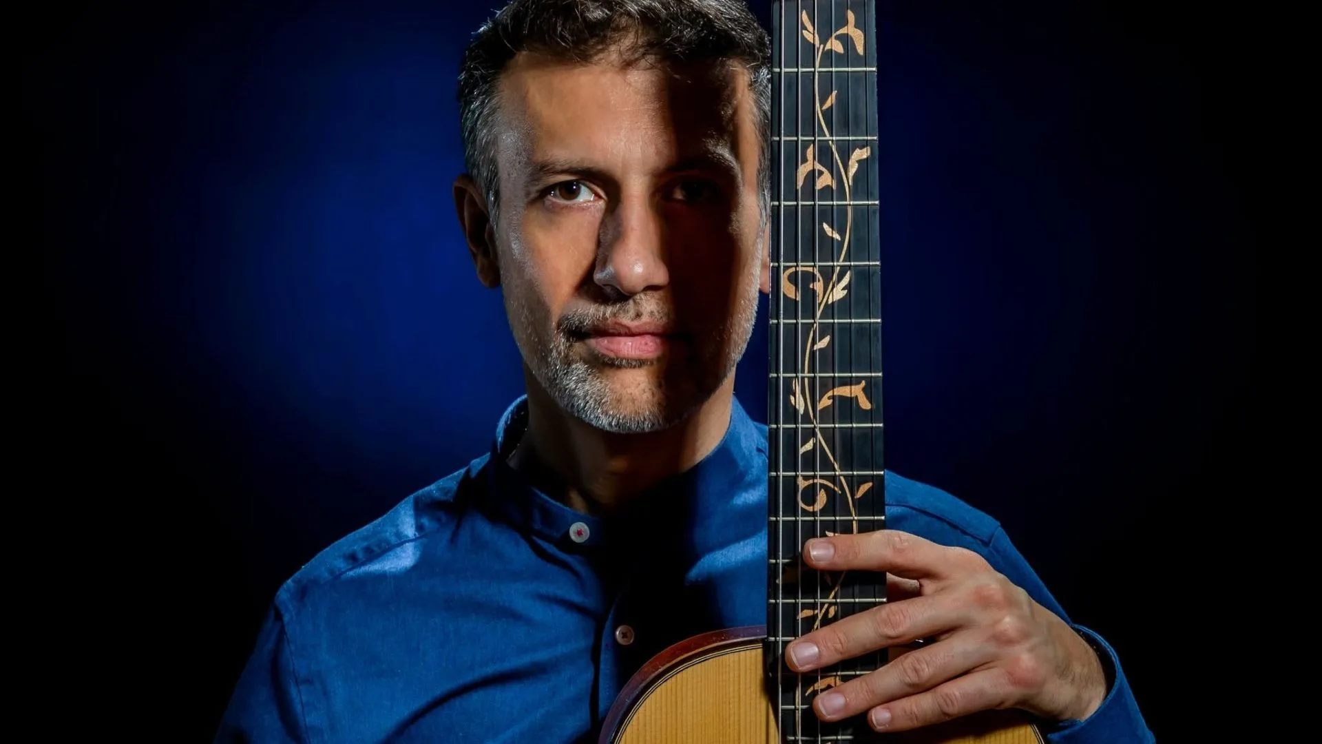 Andreas Moutsioulis: A World of Guitar