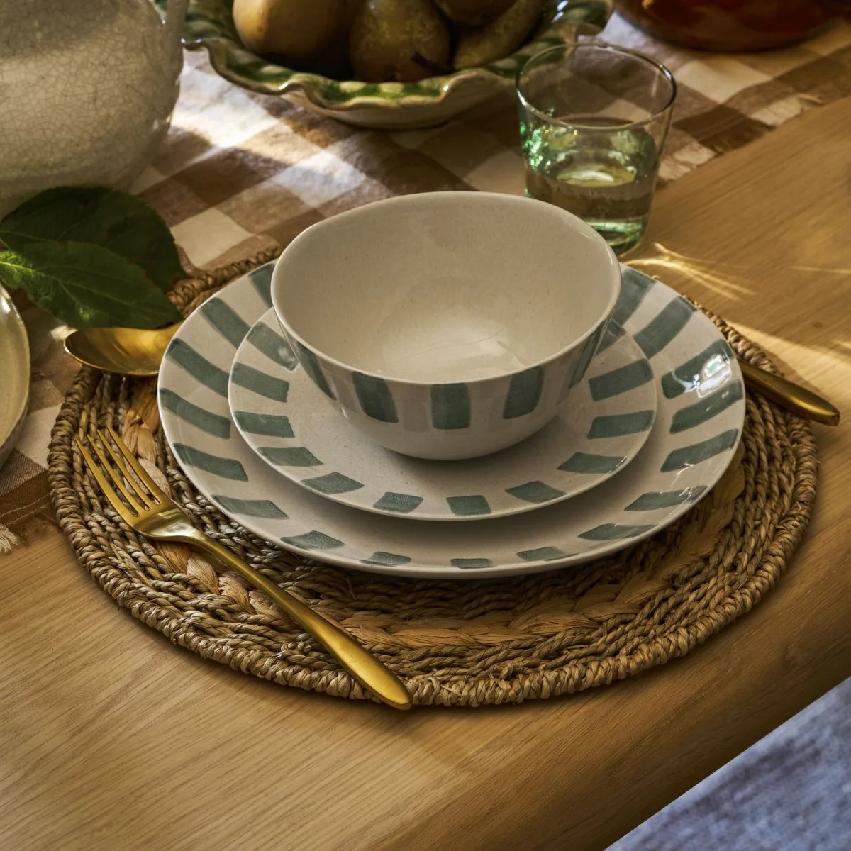 Cranwell Stripe Edge Dinnerware Collection
Garden Trading
