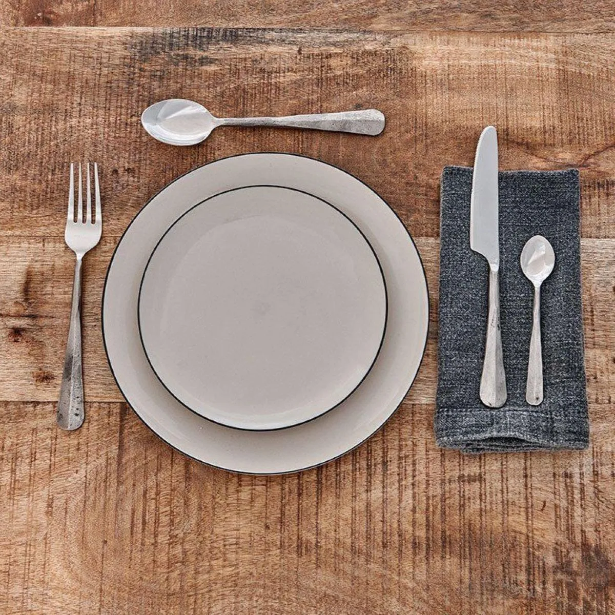 Osko Cutlery Set, Brushed Silver
Nkuku