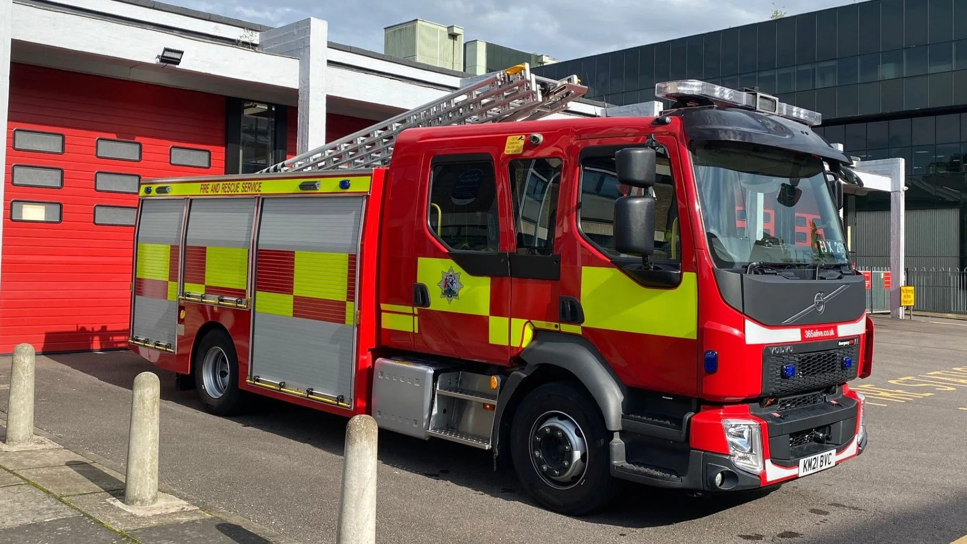 Oxfordshire fire service proposals would bring full-time firefighters to five towns