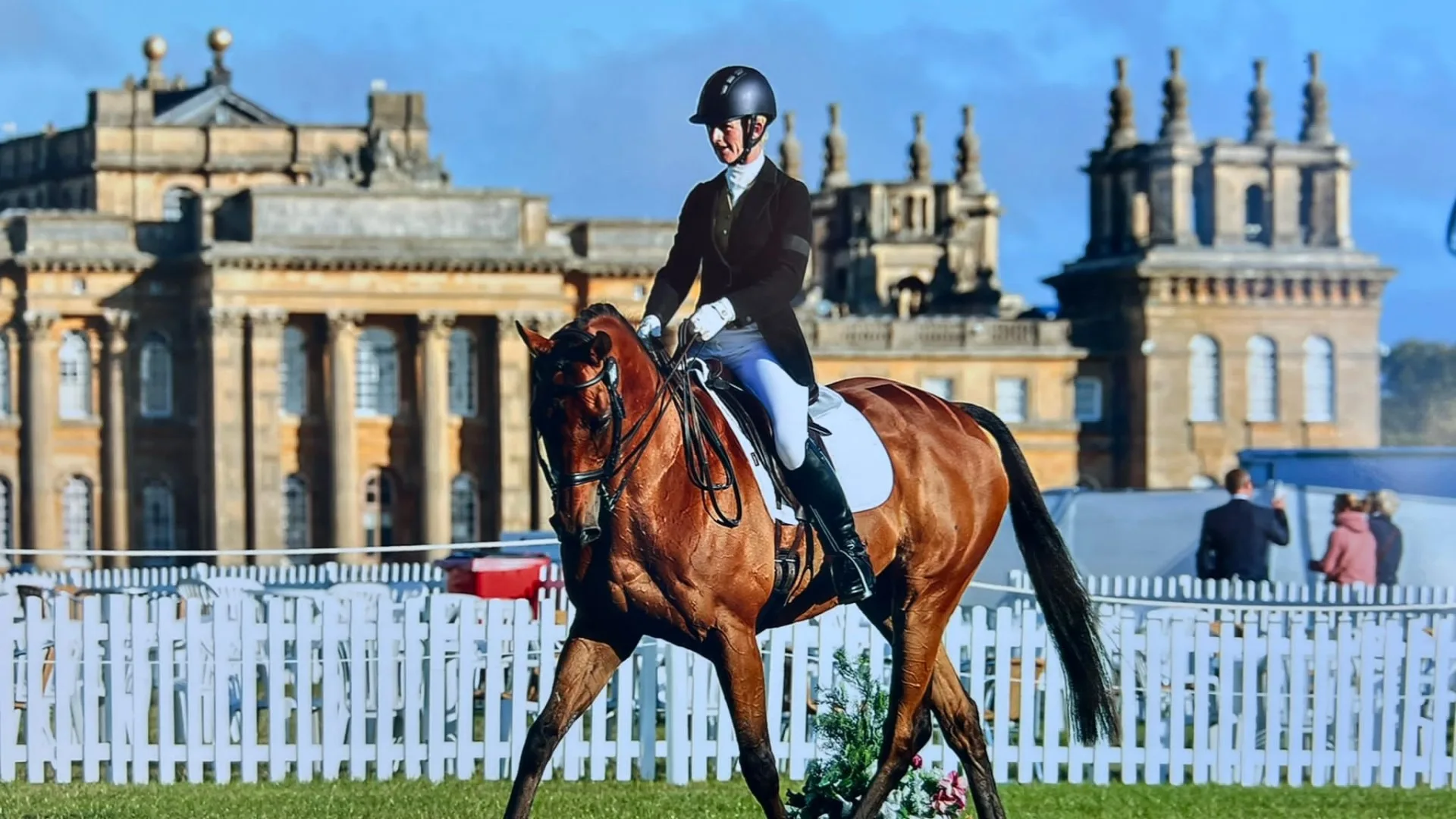 Oxfordshire retrained racehorse Que Sera shortlisted as a finalist for prestigious award