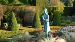 New shuttle bus service launches to Waterperry Gardens this summer