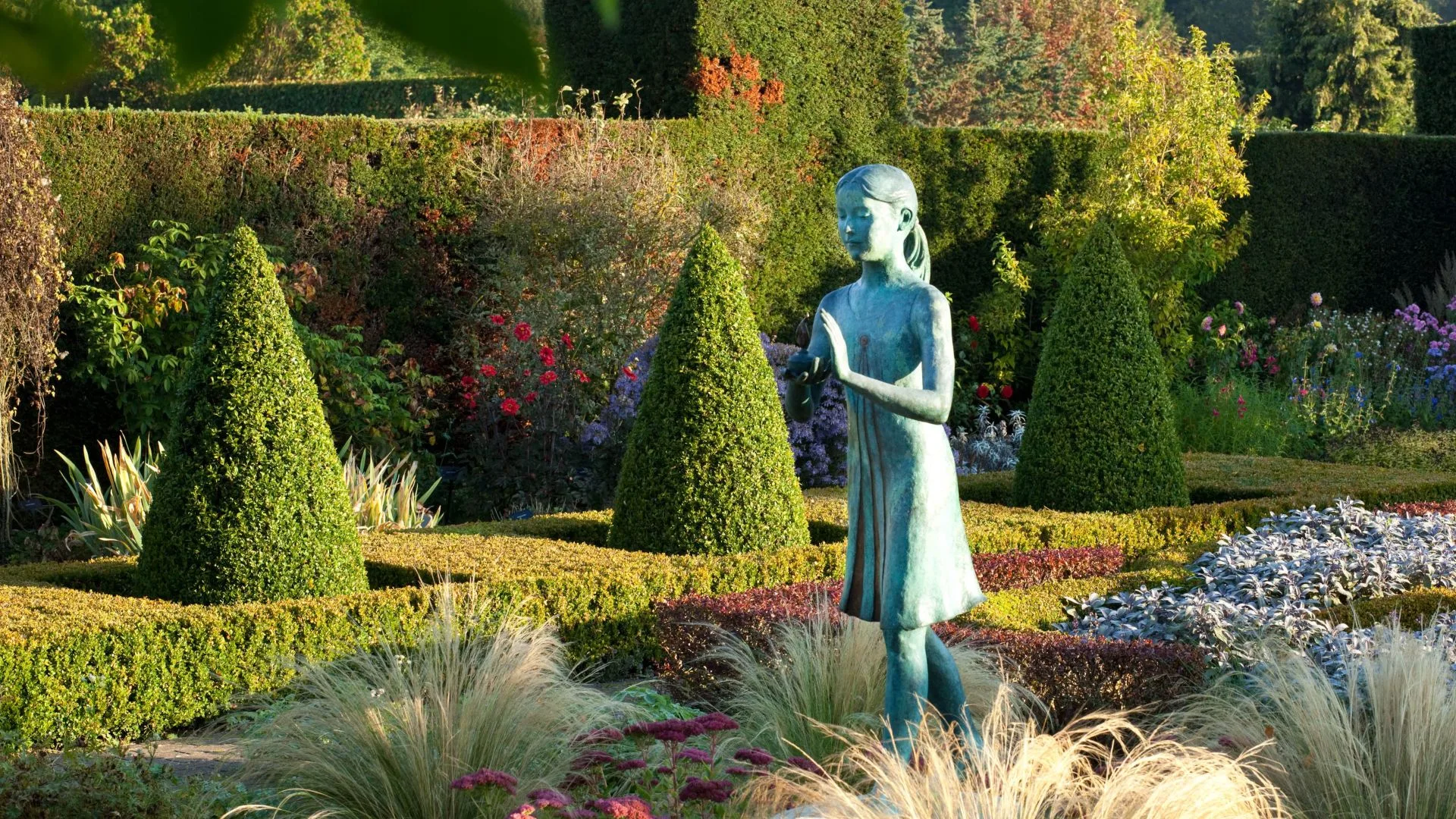 New shuttle bus service launches to Waterperry Gardens this summer